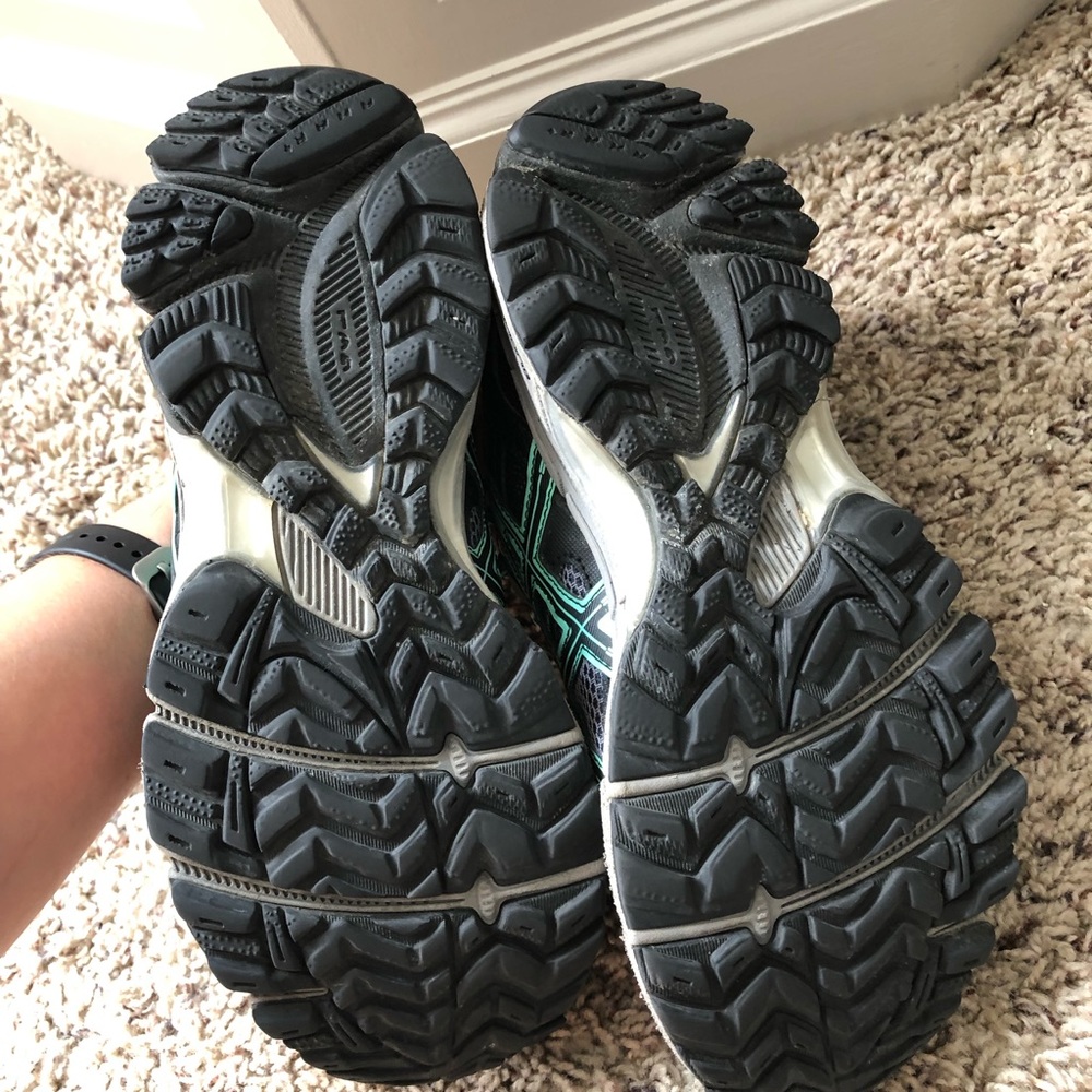 ASICS Running Shoes - Picture 2 of 4
